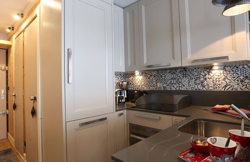 Val-Thorens Apartment | Spacious Renovated Apt in Val Thorens - 5 Pers, Ski-in/Ski-out, WiFi, Balconies