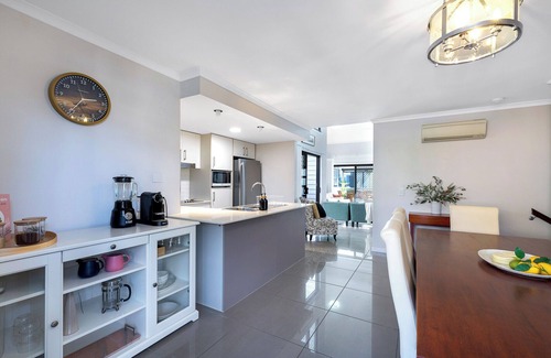 Morningside Apartment | Spacious Renovated Townhouse with Free Parking