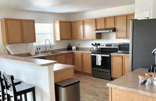 San Antonio House | Spacious Renovated Home with Greenbelt Views - Private Deck