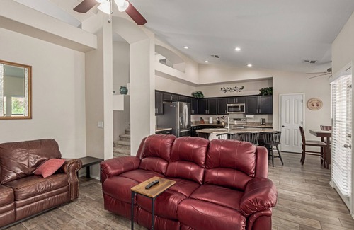 Glendale House | Spacious Resort like 4-bedroom House with fitness room, pool,BBQ- huge backyard