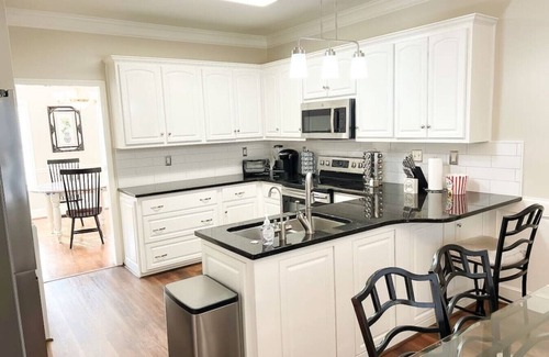 Hunters Ridge House | Spacious Retreat 5B/2.5b with 4 King beds & EV Charger