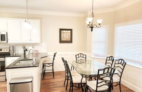 Hunters Ridge House | Spacious Retreat 5B/2.5b with 4 King beds & EV Charger