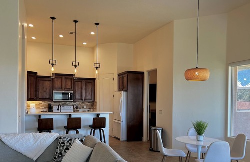Ivins House | Spacious Retreat Amidst the Red Rocks