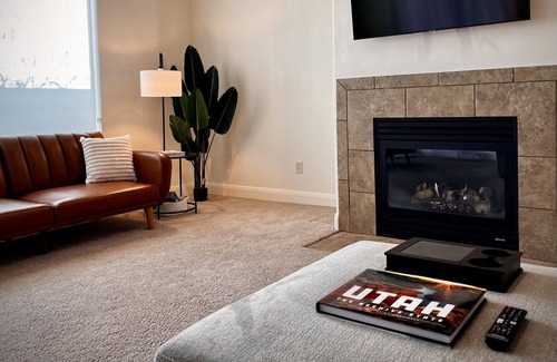 Ivins House | Spacious Retreat Amidst the Red Rocks
