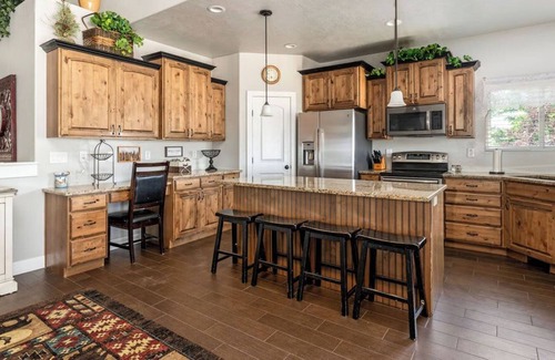 Grantsville House | Spacious Retreat for over 32 Parking, Horse Stalls