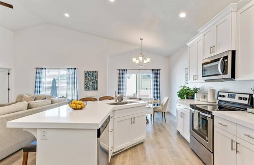 Vineyard House | Spacious Retreat for Unforgettable Gatherings!