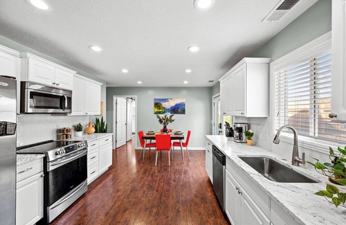 Sugar House House | Spacious Retreat, 4 Br/3 Full Ba, Pet-Friendly, Longer Stay Welcome, HotTub