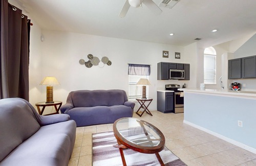 Vizcay House | Spacious Retreat with private pool, screened patio, AC, & washer/dryer