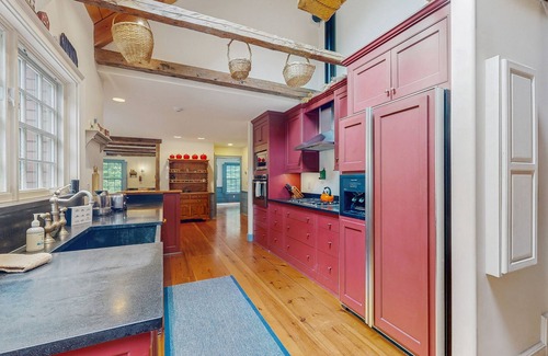 Freeport House | Spacious retreat with peaceful seclusion, Wifi, Patio & BBQ Grill