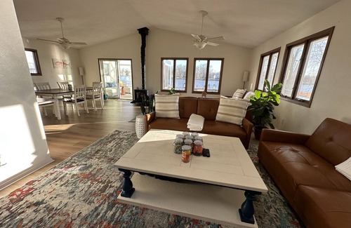 Quad Cities House | Spacious River Ranch w/Dock!
