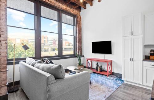 Downtown St. Louis Apartment | Spacious Riverfront Loft, Steps to Gateway Arch & Dining, 201