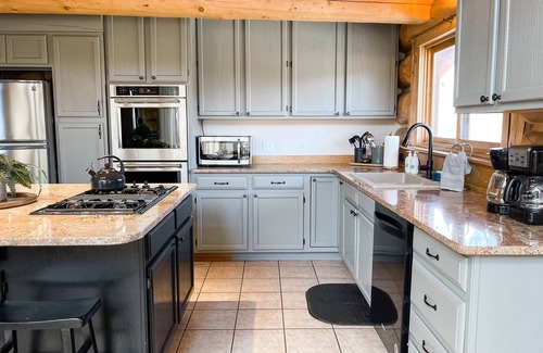 South Fork House | Spacious riverside Lodge available Memorial Day weekend- half price!