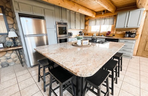 South Fork House | Spacious riverside Lodge available Memorial Day weekend- half price!