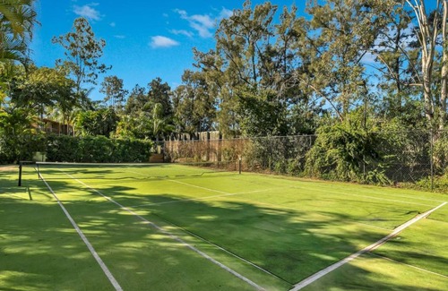 Mount Ommaney Hotel | Spacious Room Ideal for Biz and Leisure