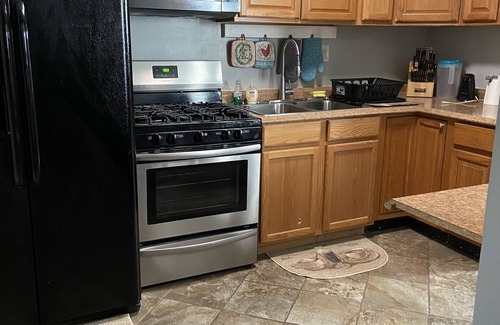 Allendale House | Spacious room in Baltimore near hospitals