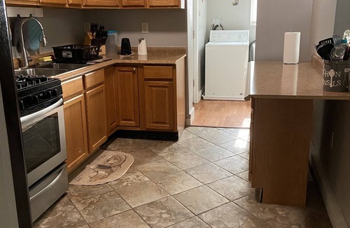 Allendale House | Spacious room in Baltimore near hospitals