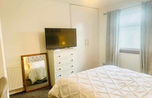 Drumchapel House | Spacious Room in Glasgow West End