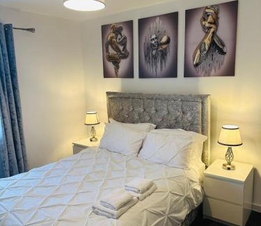 Drumchapel House | Spacious Room in Glasgow West End