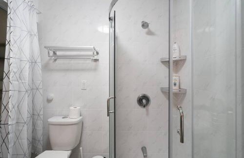 Seaton Village House | Spacious Room with Ensuite Bathroom near Subway, Koreatown & UofT