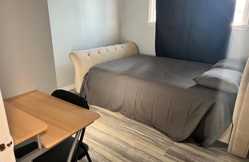 Northeast Edmonton House | Spacious room with TV, Wi-Fi, Netflix, Parking