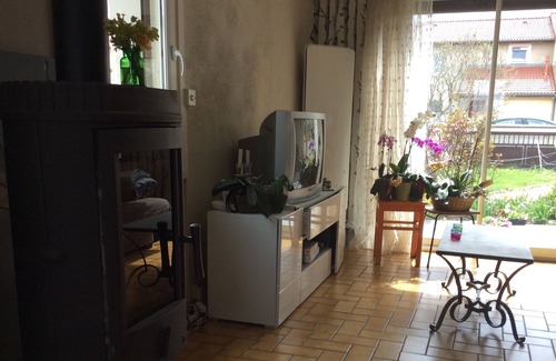 Riom House | Spacious rooms at the inhabitant With large beds Very bright TV