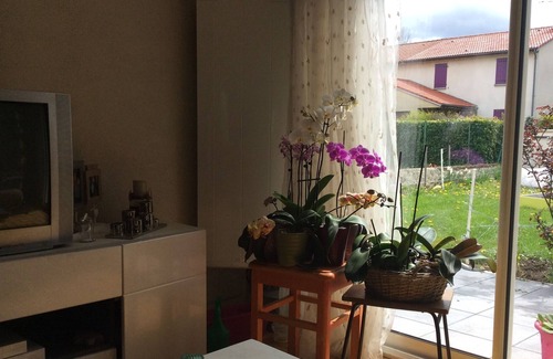 Riom House | Spacious rooms at the inhabitant With large beds Very bright TV