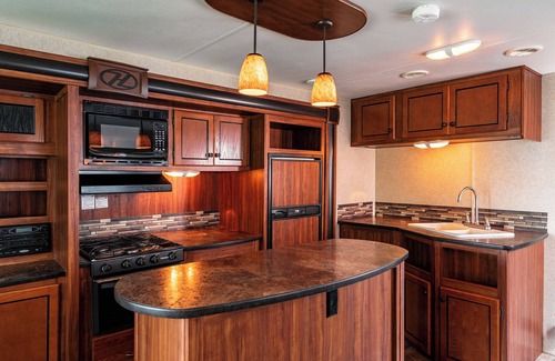 Fraziers Bottom House | Spacious RV with WiFi and HVAC in pleasant Winfield WV