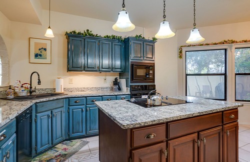 North Central Thousand Oaks House | Spacious San Antonio Home w/Patio + Grill!
