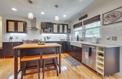 Monte Vista House | Spacious San Antonio Home w/Private Pool & Patio!