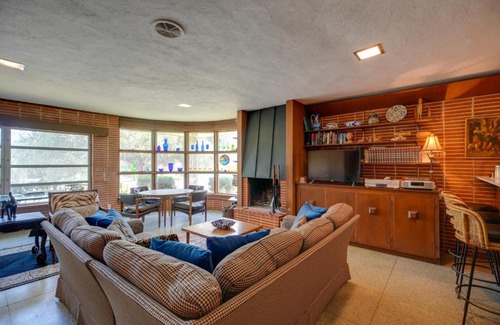 Bel Meade House | Spacious San Antonio Home about 5 Mi to Downtown!