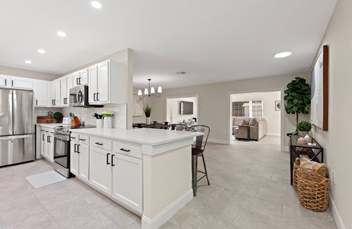 Sarasota Springs House | Spacious Sarasota 5 BR Home w/Heated Pool & Spa