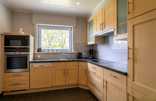 Oostduinkerke-Bad Villa | Spacious Seaside Villa in Oostduinkerke
