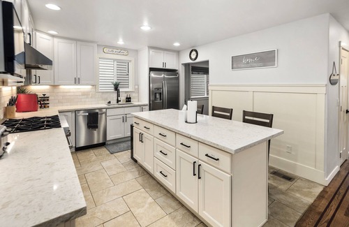 Rainier Valley House | Spacious Seattle Home W/Gameroom ~ Near Sea-Tac Airport! 5BD 3.5BA