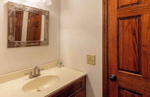 Almond House | Spacious & Secluded Chateau- Near Bryson City w/ Hot Tub, Sleeps 14, Free Coffee