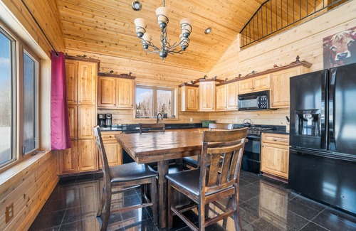 Maple House | Spacious, Secluded Retreat with Rustic Charm