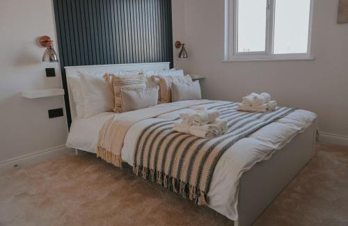 Heworth Apartment | Spacious Second Floor Apartment, Fourth Avenue