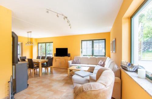 Friedrichshoehe House | Spacious semi-detached house with wood stove located directly on the Rennsteig