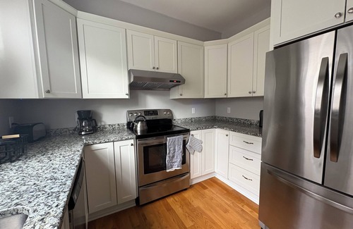 Salem House | Spacious, serene, lovely, centrally located 2-bedroom home in Salem - sleeps 4