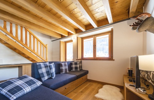 La Thuile Apartment | Spacious Serviced 3 Bedroom home in Jardin Des Alpes Complex-5* Montana Lodge