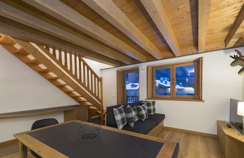 La Thuile Apartment | Spacious Serviced 3 Bedroom home in Jardin Des Alpes Complex-5* Montana Lodge