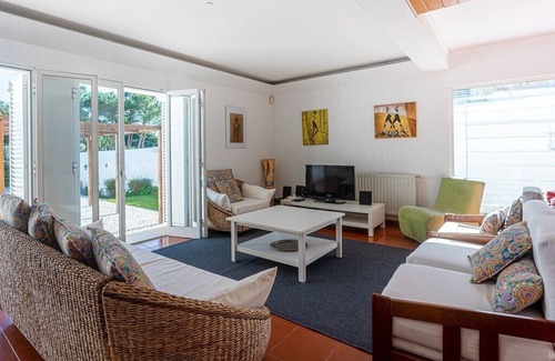 Caixas Villa | Spacious Sesimbra Villa | 5 Bedrooms | Villa Flora | Situated in Portuguese Countryside | 40km to Li