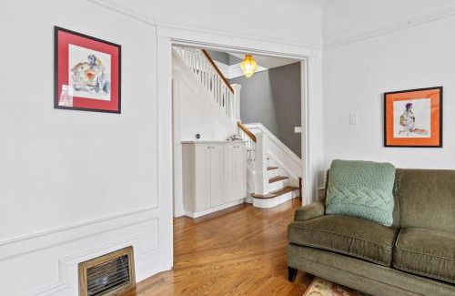 Central Richmond House | Spacious SF Haven - Cozy Bedrooms & Modern Kitchen