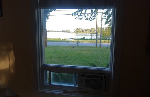 Wellington House | Spacious side-split directly facing lake, Wellington Beach, Prince Edward County