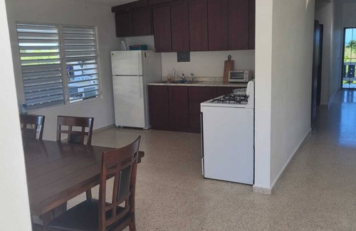 San Jose House | Spacious SINGLE STORY spacious 3bd + 1 with A/C. 3 side wrap around veranda.
