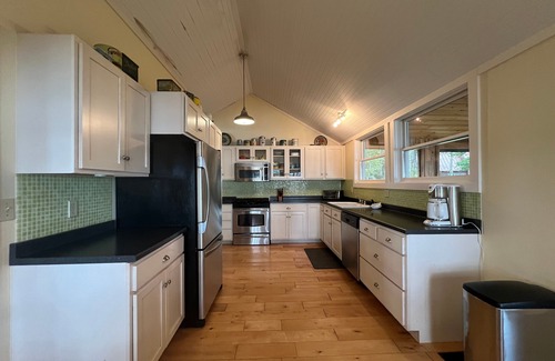 Harpswell House | Spacious single-story cottage with ocean views, large screen porch, and a quiet location.