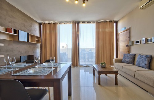 Sliema Apartment | Spacious Sliema Pethouse with Hot Tub