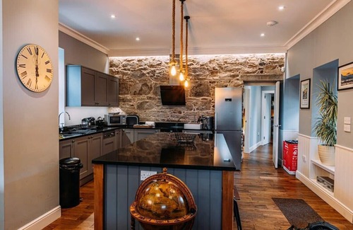 Balloch House | Spacious South Lodge with Hot Tub Balloch