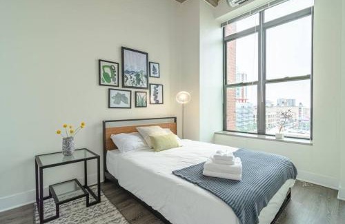 Near South Side Apartment | Spacious South Loop 2BR Apartment Near McCormick Place, Soldier Field & Downtown Chicago