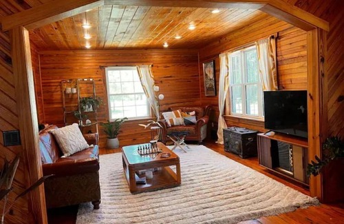 Valona House | Spacious Southern Coastal OASIS on 1.5 property with kayaks, bikes, BBQ!