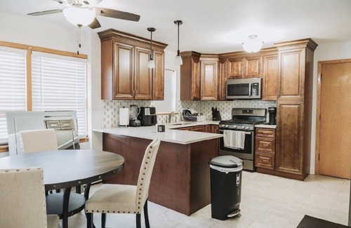 O'Hare Apartment | Spacious space 5 min from airport, outlet mall & restaurants .